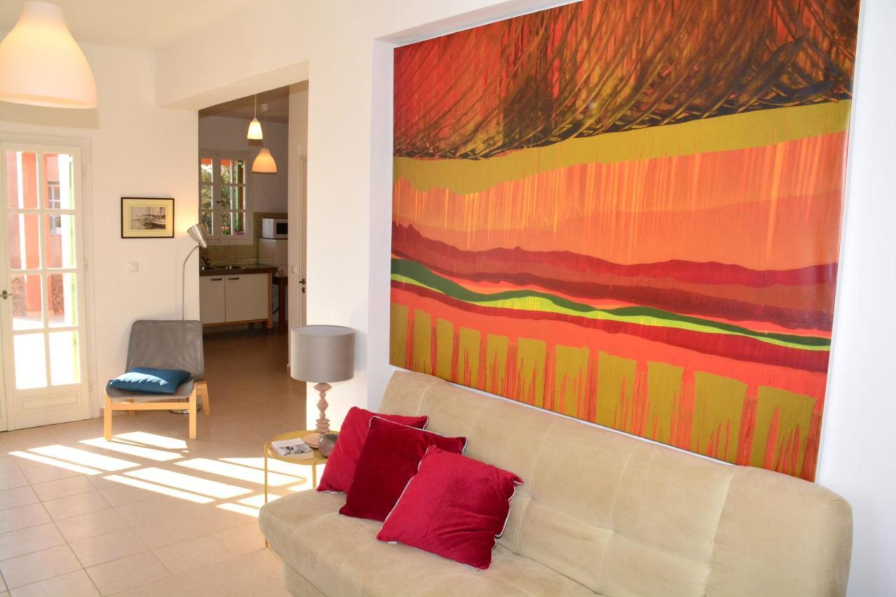Villa Aegina Colors *