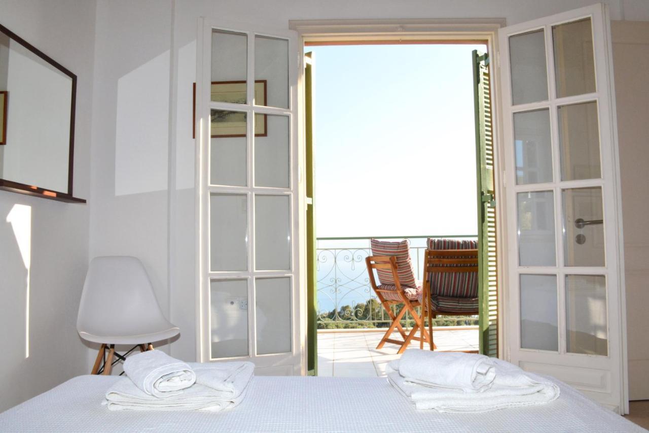 Villa Aegina Colors